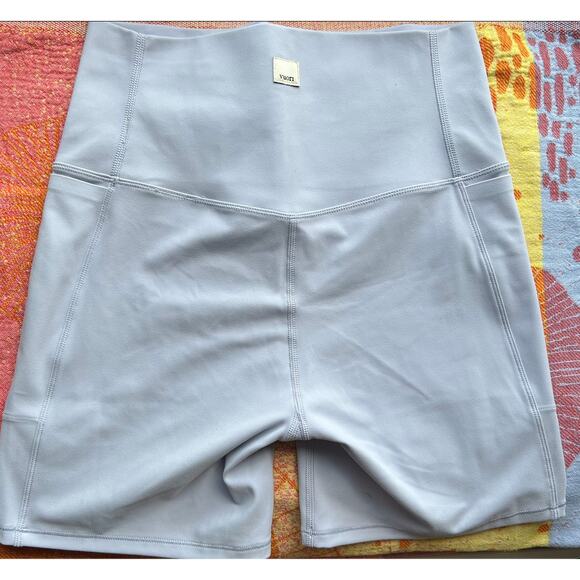 SOLD Vuori Women's AllTheFeels Short Lavender Mist Size Small - Picture 4 of 8